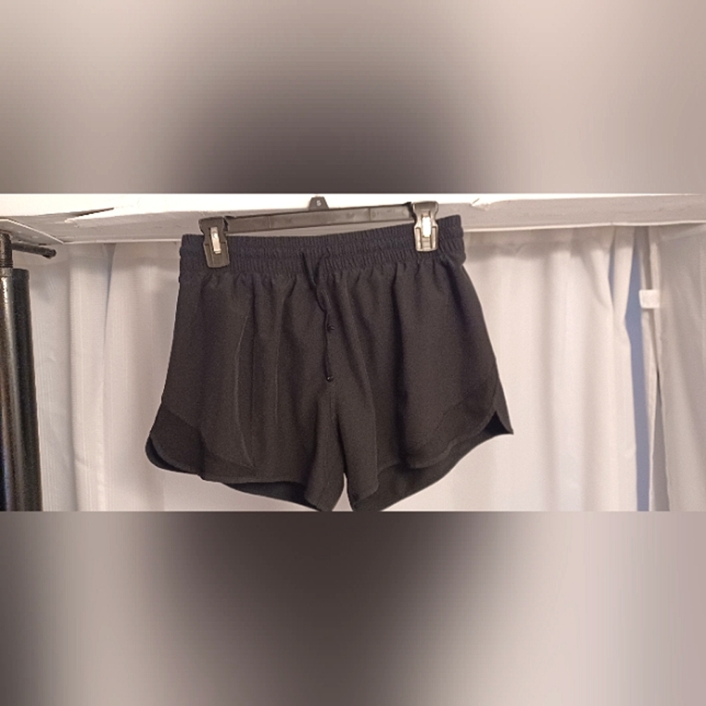 Womens Medium Black Athletic Shorts With Inner Lining